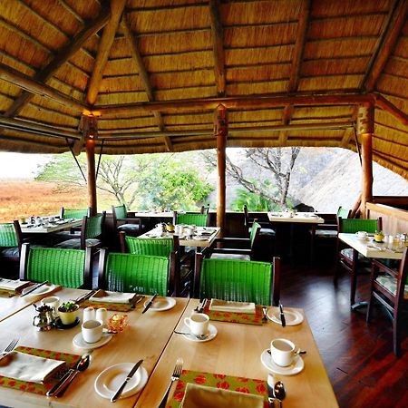 Victoria Falls Safari Suites Екстер'єр фото