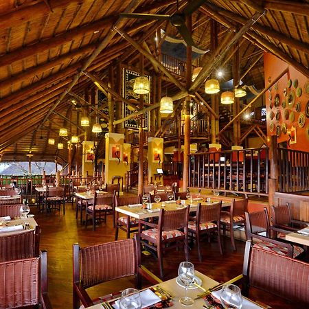 Victoria Falls Safari Suites Екстер'єр фото