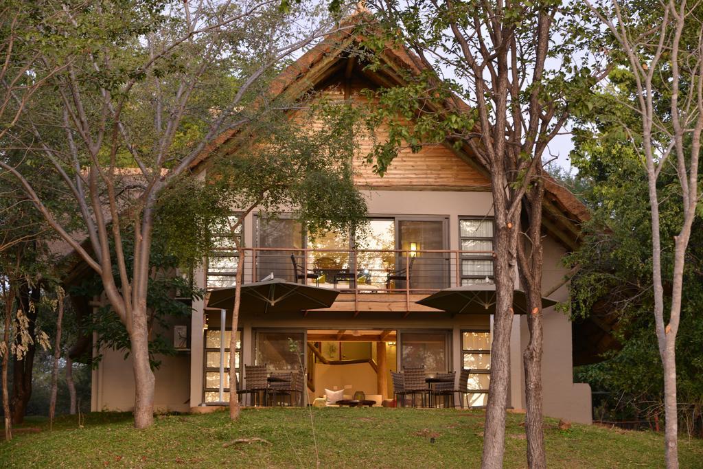 Victoria Falls Safari Suites Екстер'єр фото