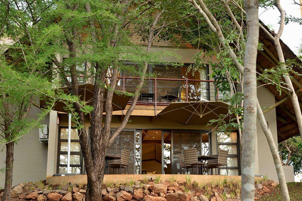 Victoria Falls Safari Suites Екстер'єр фото