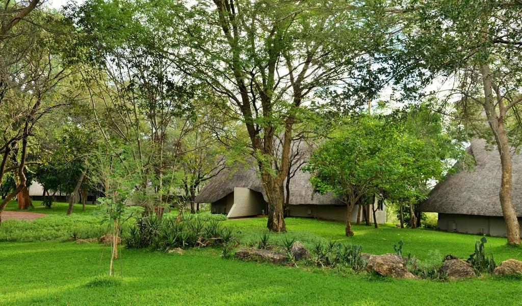 Victoria Falls Safari Suites Екстер'єр фото