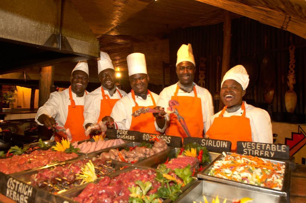 Victoria Falls Safari Suites Екстер'єр фото