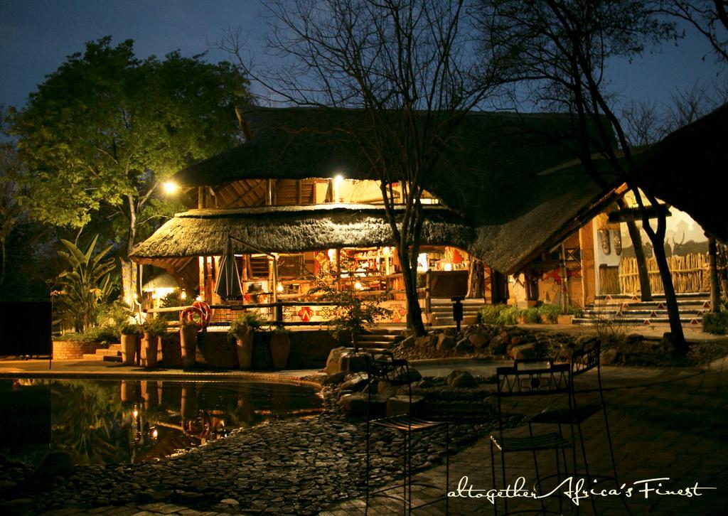 Victoria Falls Safari Suites Екстер'єр фото