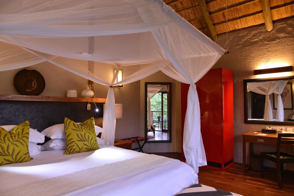 Victoria Falls Safari Suites Екстер'єр фото