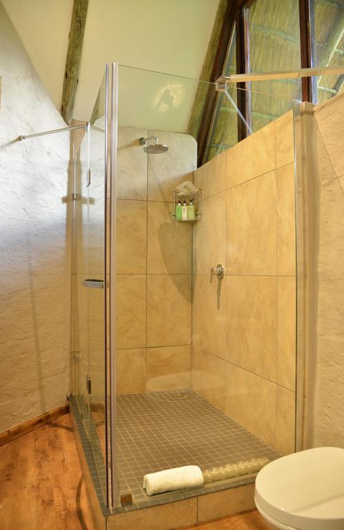 Victoria Falls Safari Suites Екстер'єр фото