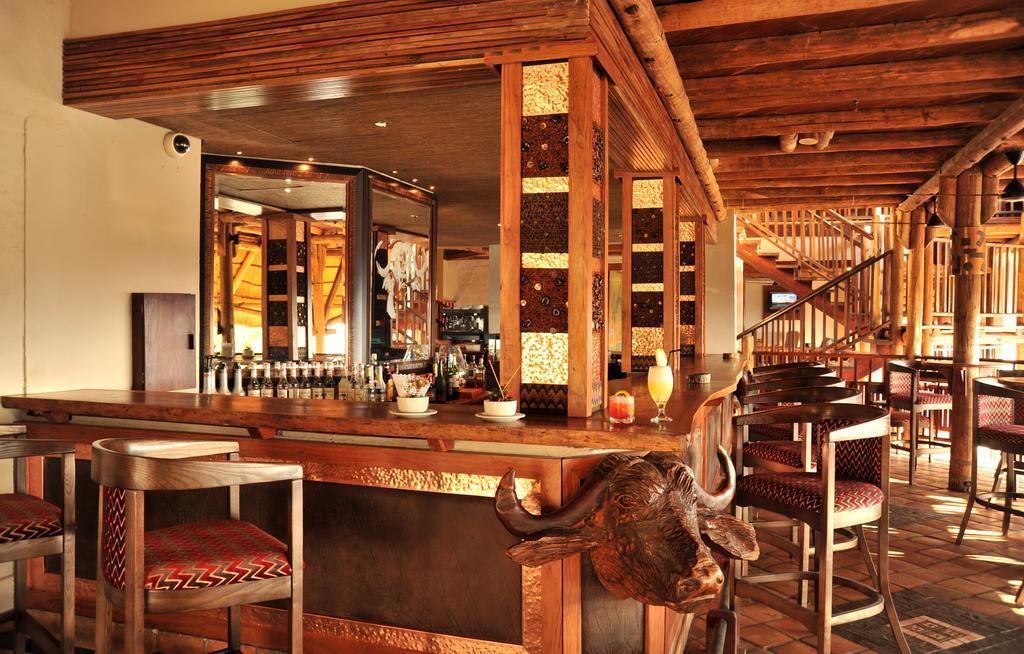 Victoria Falls Safari Suites Екстер'єр фото
