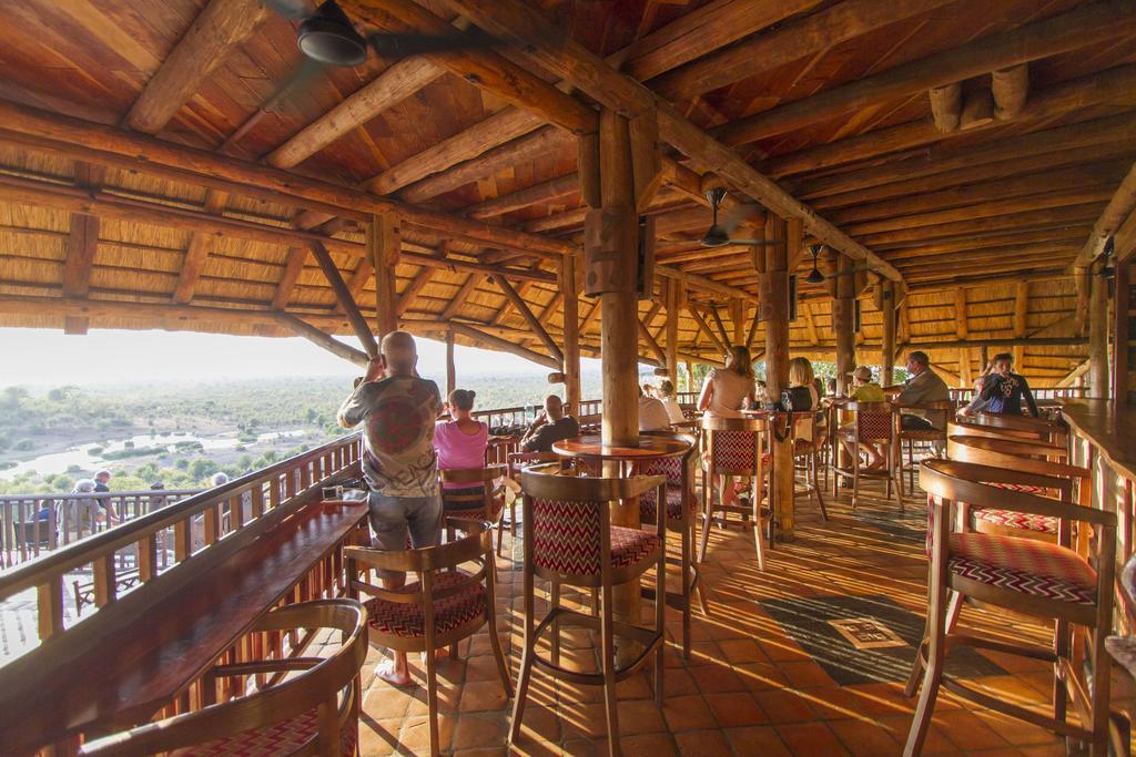 Victoria Falls Safari Suites Екстер'єр фото