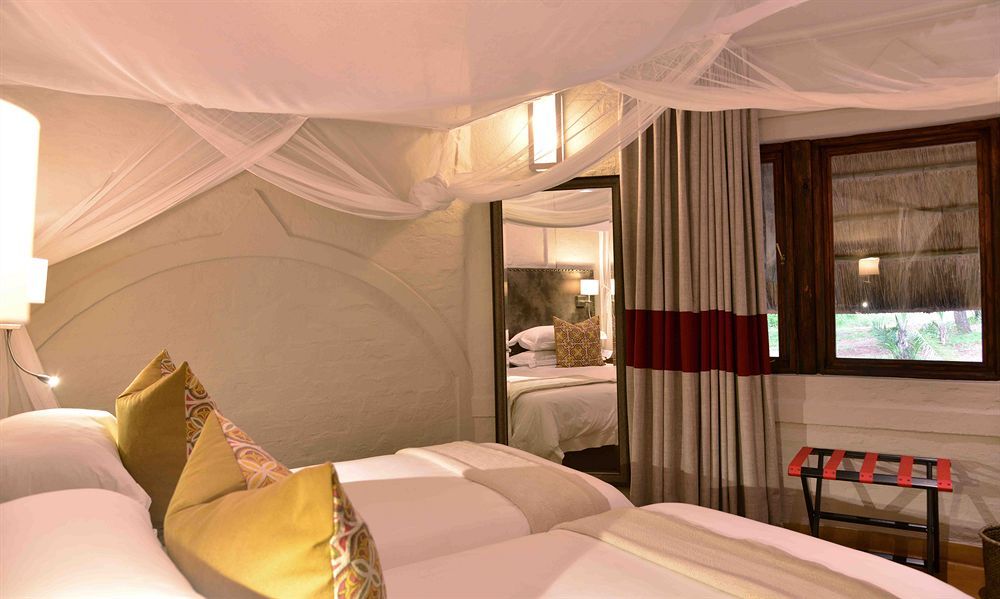 Victoria Falls Safari Suites Екстер'єр фото