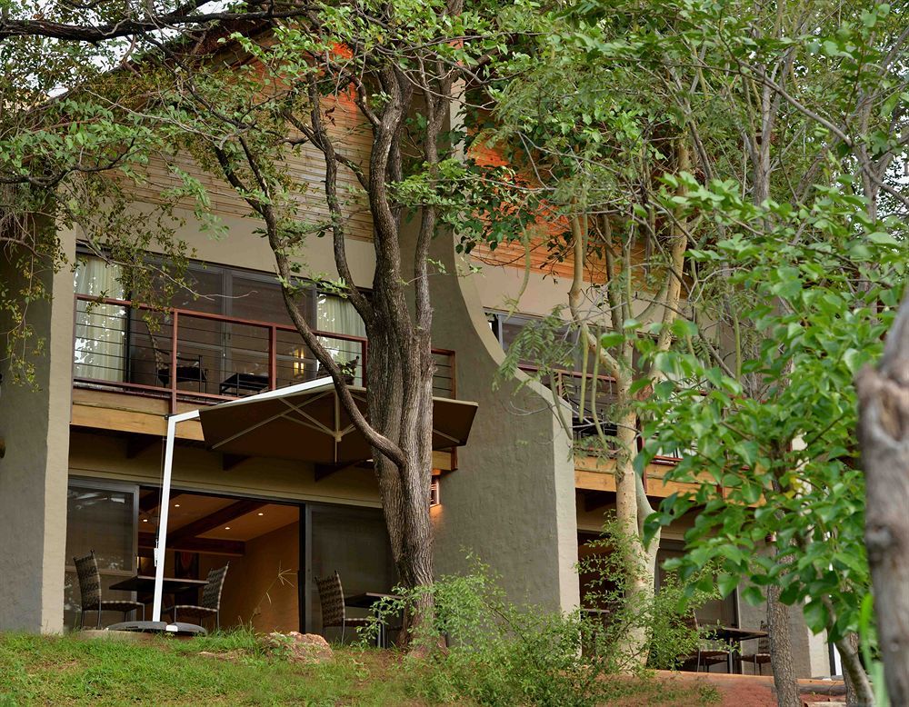 Victoria Falls Safari Suites Екстер'єр фото