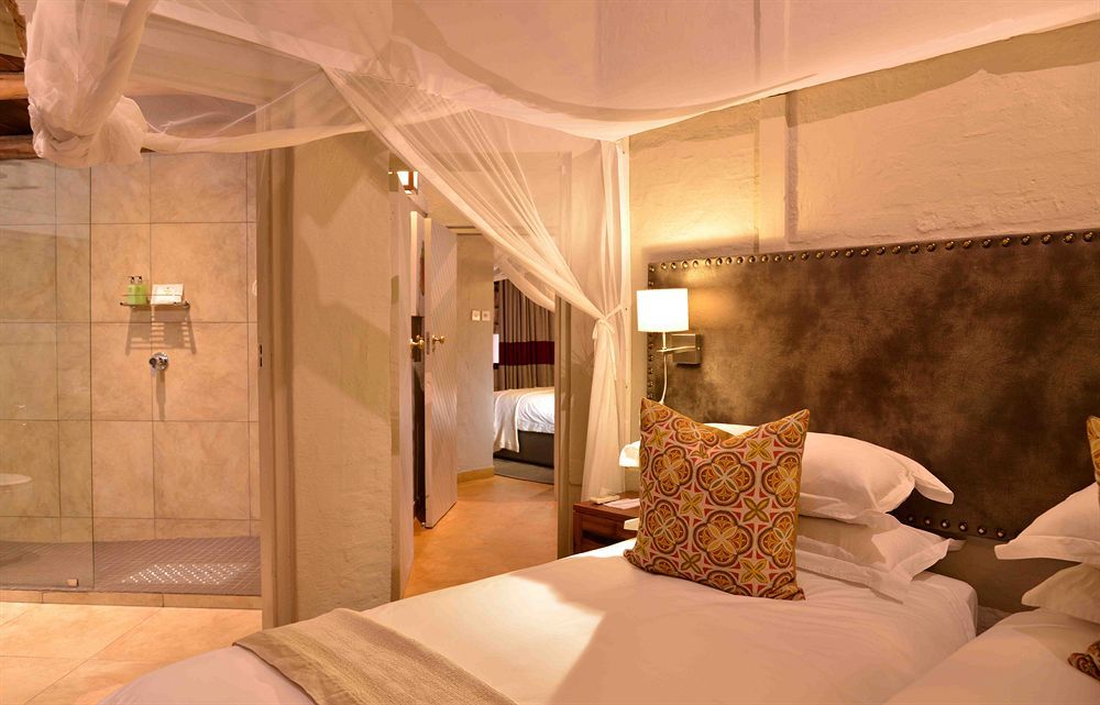 Victoria Falls Safari Suites Екстер'єр фото