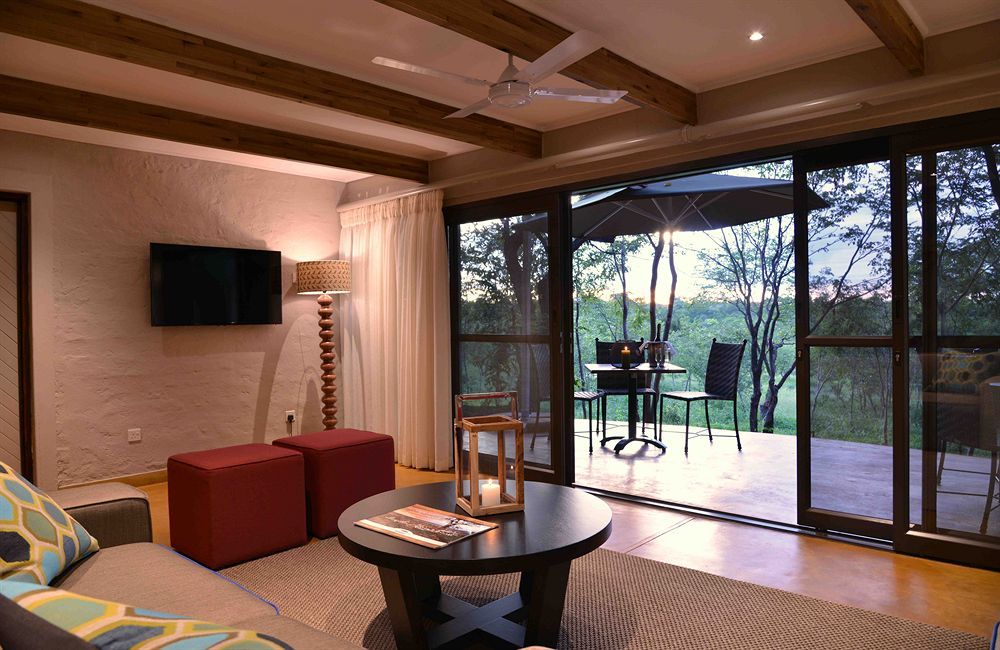 Victoria Falls Safari Suites Екстер'єр фото