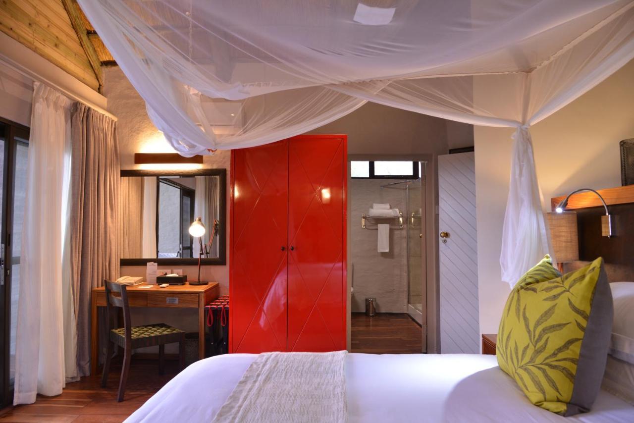 Victoria Falls Safari Suites Номер фото